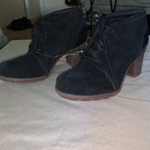 Lace up. Good condition never worn.